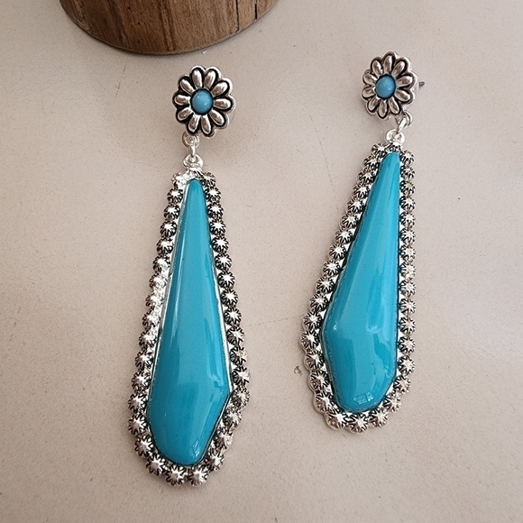 NEW Bohemian Turquoise Floral Antique Metal Dangle Earrings - Picture 3 of 9